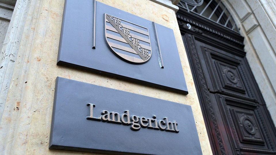 Prozess: Internet-Anleger um fast 800.000 Euro betrogen