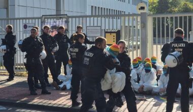 Antikriegsbündnis: Blockade in Köln und Demozug in Meerbusch