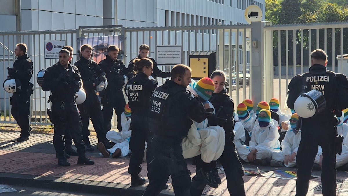 Antikriegsbündnis: Blockade in Köln und Demozug in Meerbusch