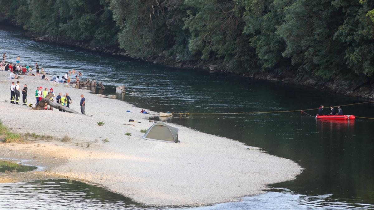 Taucher findet Phosphorgranate im Lech – Entschärfung läuft