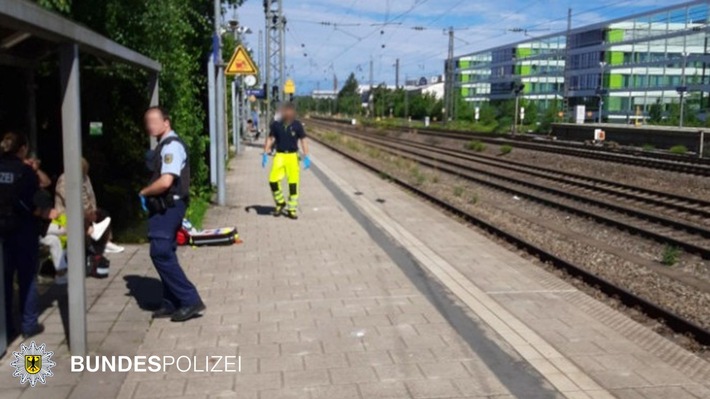 Bundespolizeidirektion München: Personenunfall am Heimeranplatz - 82-Jährige leicht verletzt