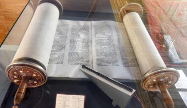 Jüdische Kultur - Thora-Rolle entsteht in Dresden in aller Öffentlichkeit - Gesellschaft