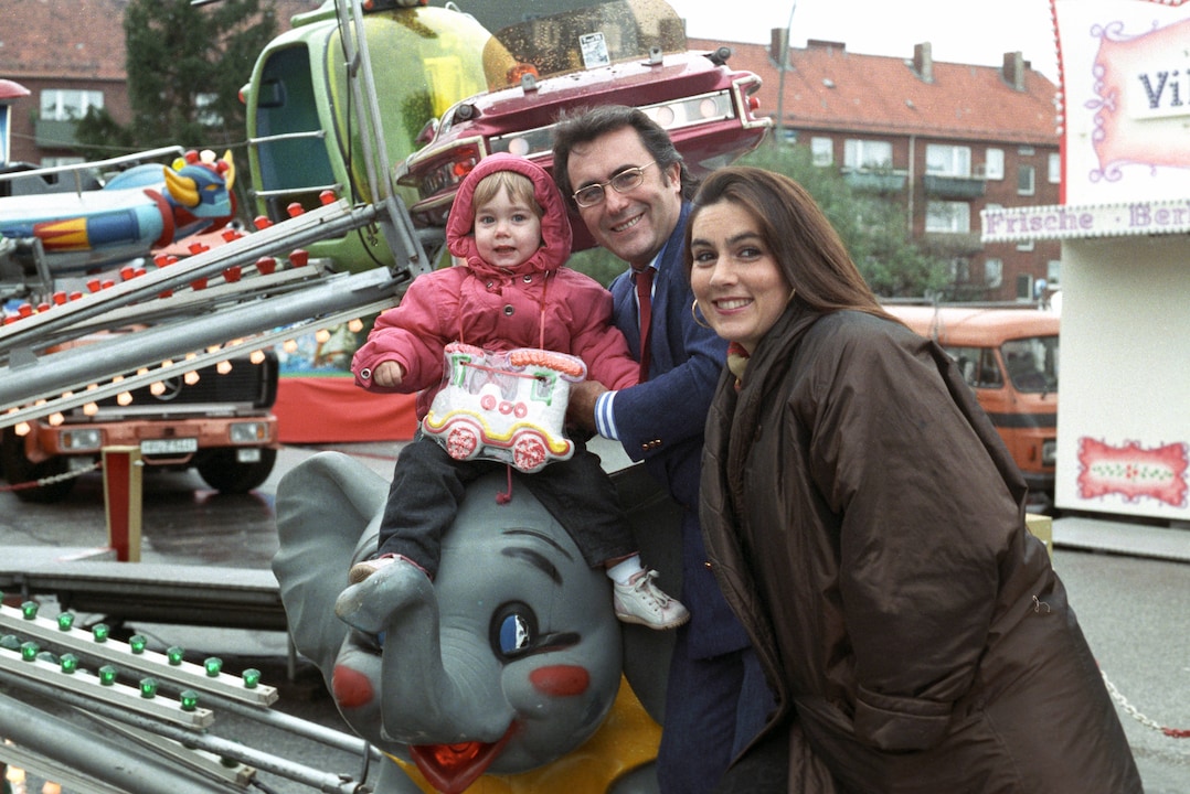 Vier Kinder krönten das Liebesglück von Al Bano und Romina Power hier mit Tochter Cristel bei einem Fototermin auf dem Hamburger Dom 1987.