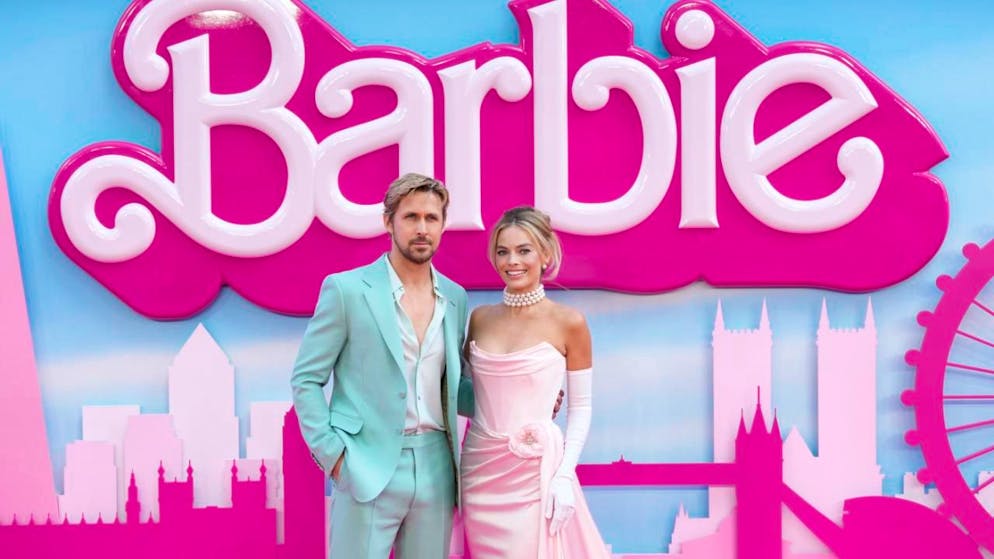 Die Schauspieler Ryan Gosling (l) und Margot Robbie kommen zur Premiere des Films «Barbie». 
