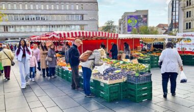 Da waren es noch angenehme Temperaturen auf dem Wochemarkt: Wegen der großen Hitze ist in dieser Woche früher Schluss.