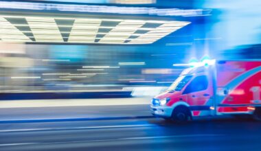 Rettungswagen in Offenbach stößt mit Auto zusammen