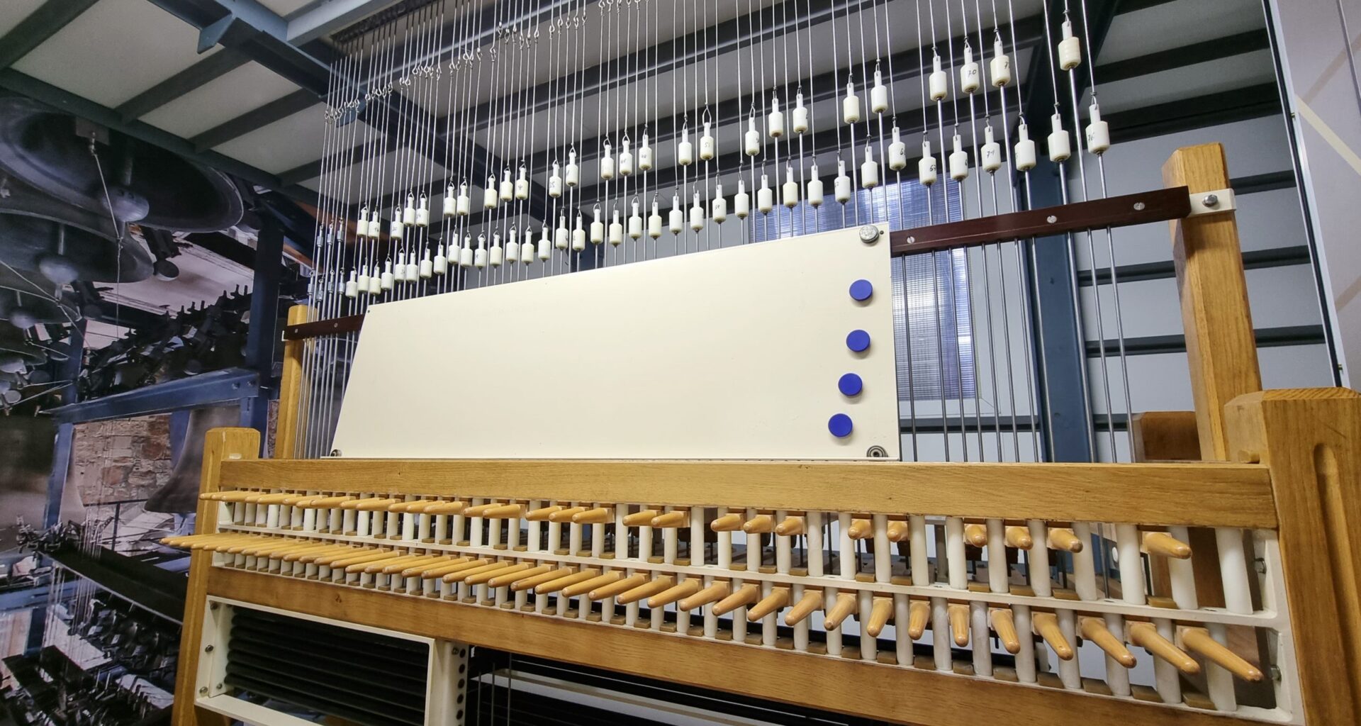 Glockenspieler aus Kanada gibt Carillonkonzert vom Roten Turm