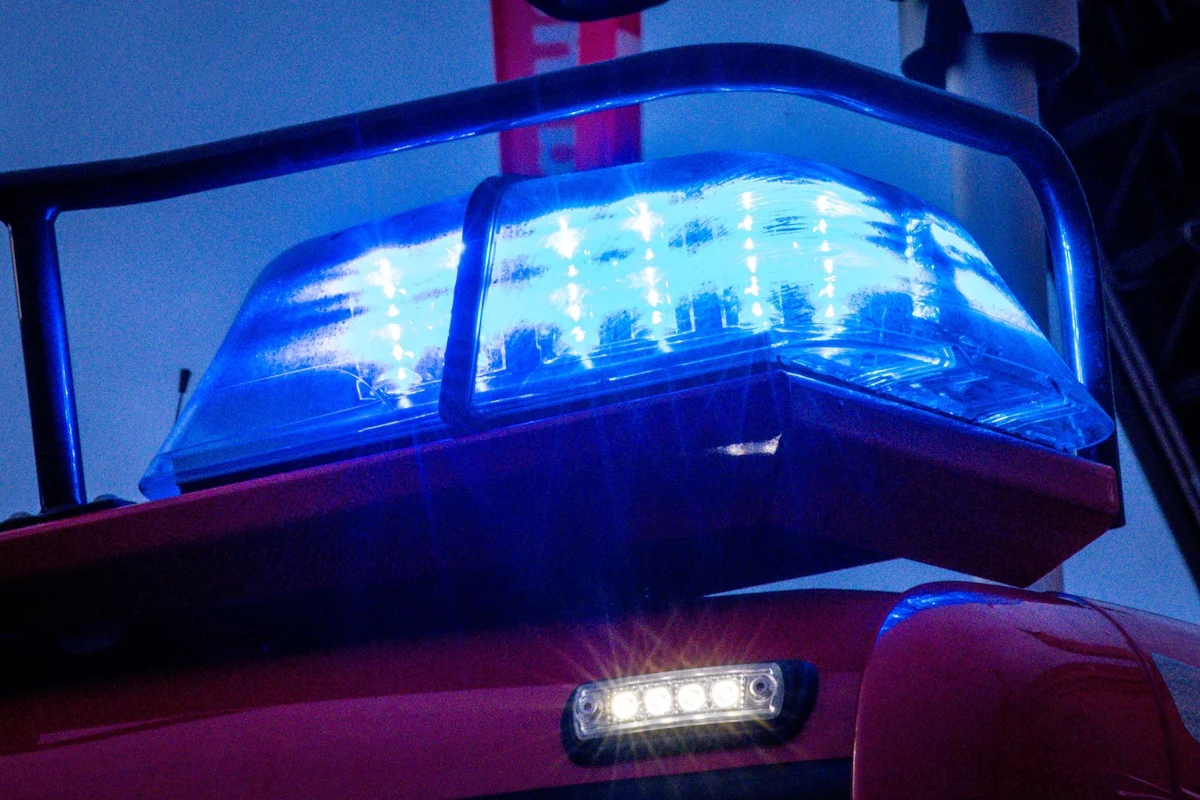 Notfälle - Kellerbrand in Essen: Feuerwehr rettet Menschen aus Wohnhaus - Panorama