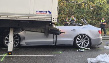 Tödlicher Unfall auf A 1 bei Köln: Audi-Fahrer rast an Stauende unter Lkw | Regional