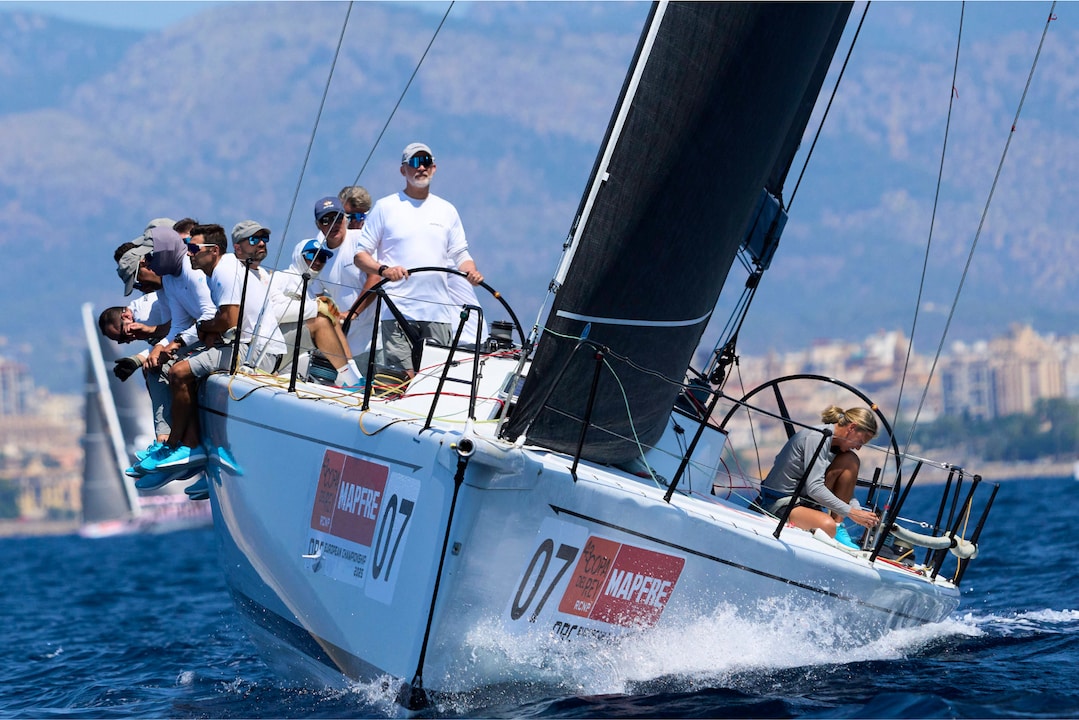 König Felipe an Bord der "Aifos 500".
