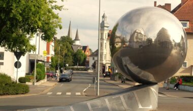 Herford bietet eine besondere Attraktion: Die glänzende Kugel!