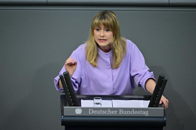Kritisiert Schwarz-Rot für den Umgang mit Geflüchteten: Linken-Politikerin Clara Bünger. 