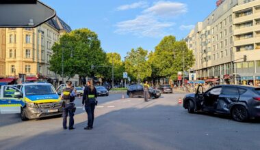 Polizeiwagen stößt in Berlin-Charlottenburg mit Auto zusammen – drei Verletzte