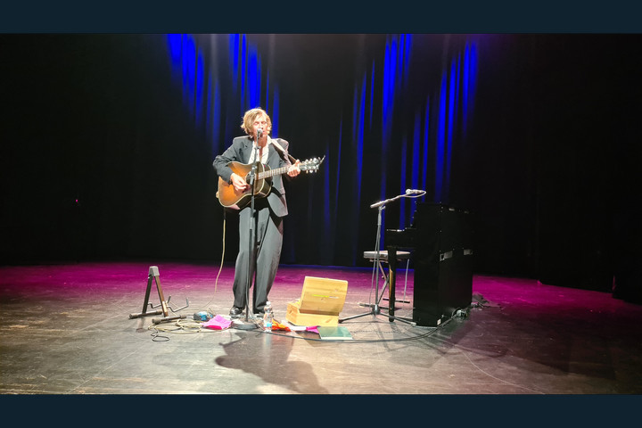 „Wie Flügel aus Worten“ – Max Prosa im Abraxas, Augsburg - News Augsburg, Allgäu und Ulm