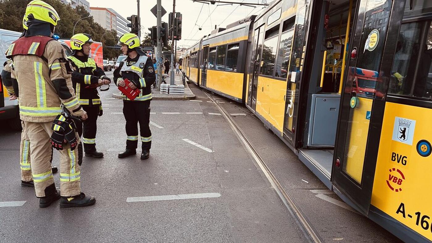 Zwei Verletzte bei Unfall mit Straßenbahnen in Berlin-Mitte