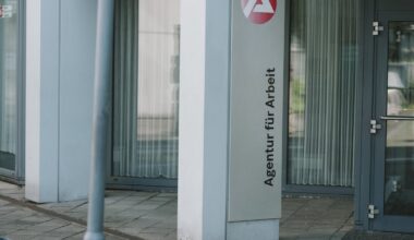 OWL: Arbeitsmarkt-Drehscheiben für kriselnde Unternehmen
