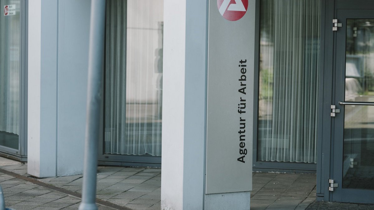 OWL: Arbeitsmarkt-Drehscheiben für kriselnde Unternehmen
