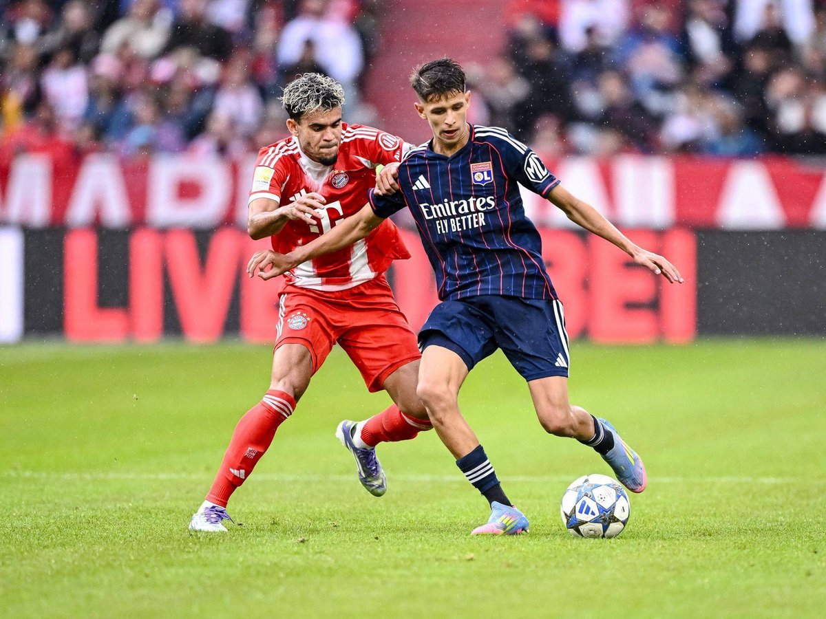 München | Erfolgreiches Díaz-Debüt: FC Bayern gewinnt Test gegen Lyon