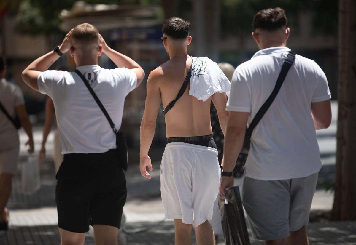 Berlin/Frankfurt | Männer oben ohne: sexy oder sexistisch?