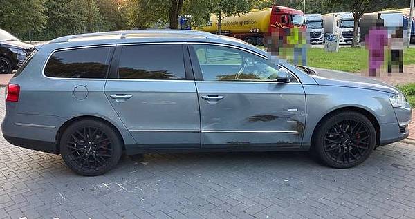 Nach seitlichem Zusammenstoß die Fahrt fortgesetzt