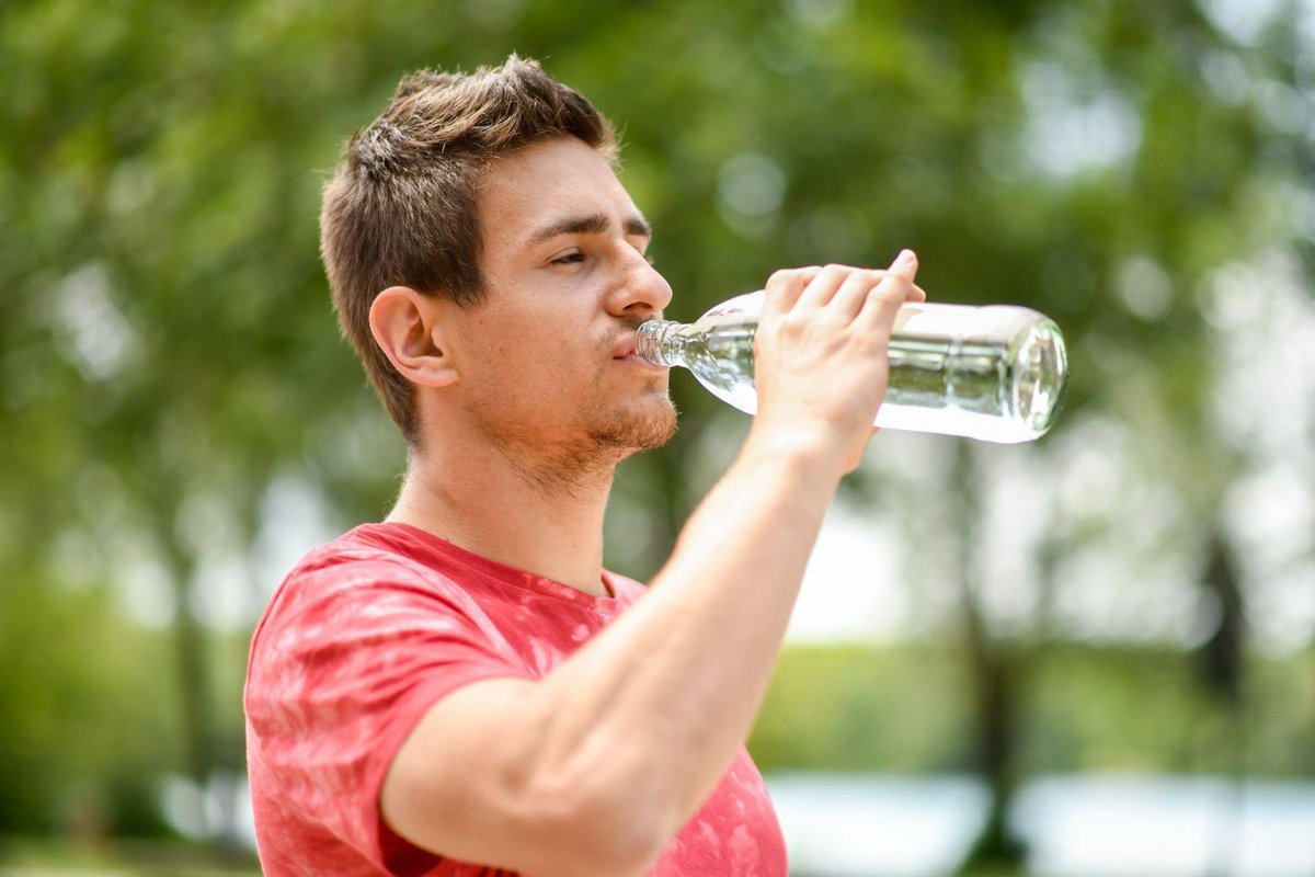 Düsseldorf | Kann gekauftes Wasser in Flaschen schlecht werden?