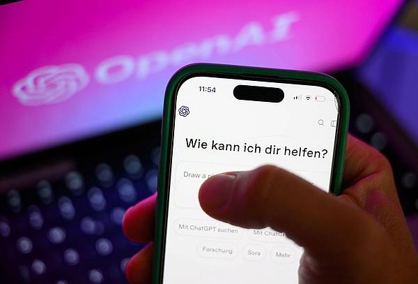 Hamburg | Kann ein Bot alles besser? Was gegen KI-Ängste im Job hilft