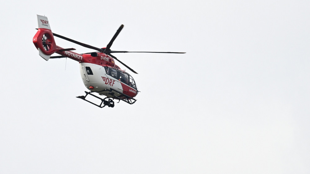 13-jähriger Junge stürzt aus dem Fenster im 3. Stock