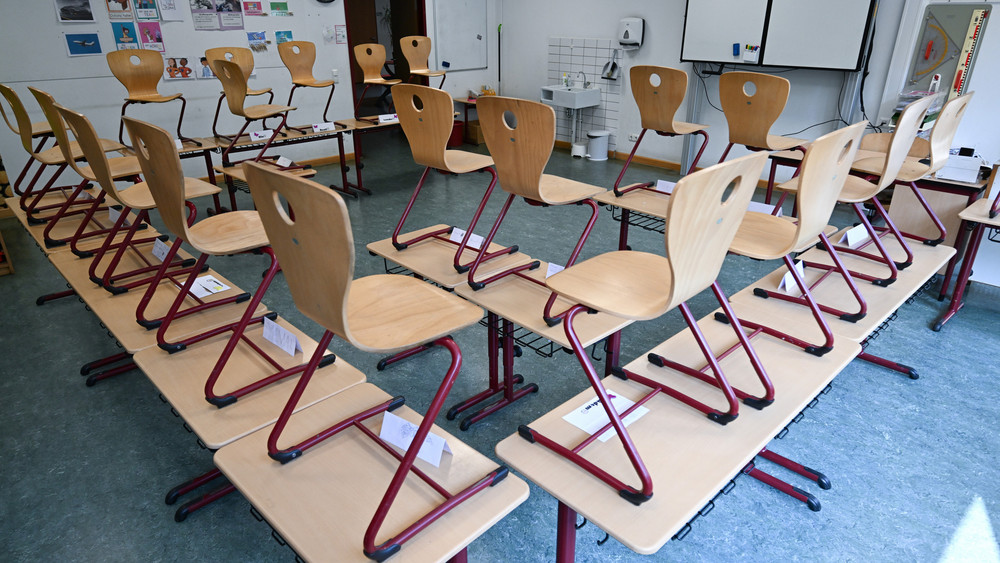 Hessen startet ins Schuljahr: Handyverbot, KI-Chatbot, mehr Lehrer
