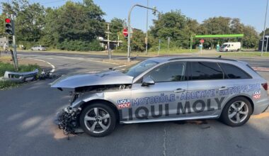 Königsbrücker Landstraße: Unfall mit Auto und Bahn