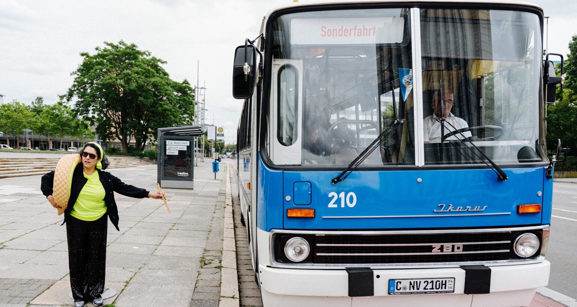 C3: Eine theatrale Stadtrundfahrt - "Der Bus ist abgefahren"