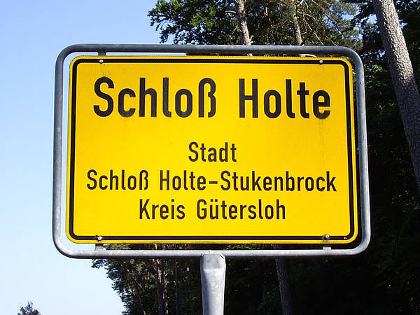 Schloß Holte-Stukenbrock: Fahrzeug mach Bilder vom Zustand der Straßen