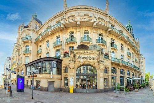 Flüchtlinge ziehen in ehemaliges Luxushotel in Wiesbaden: Tageskarte
