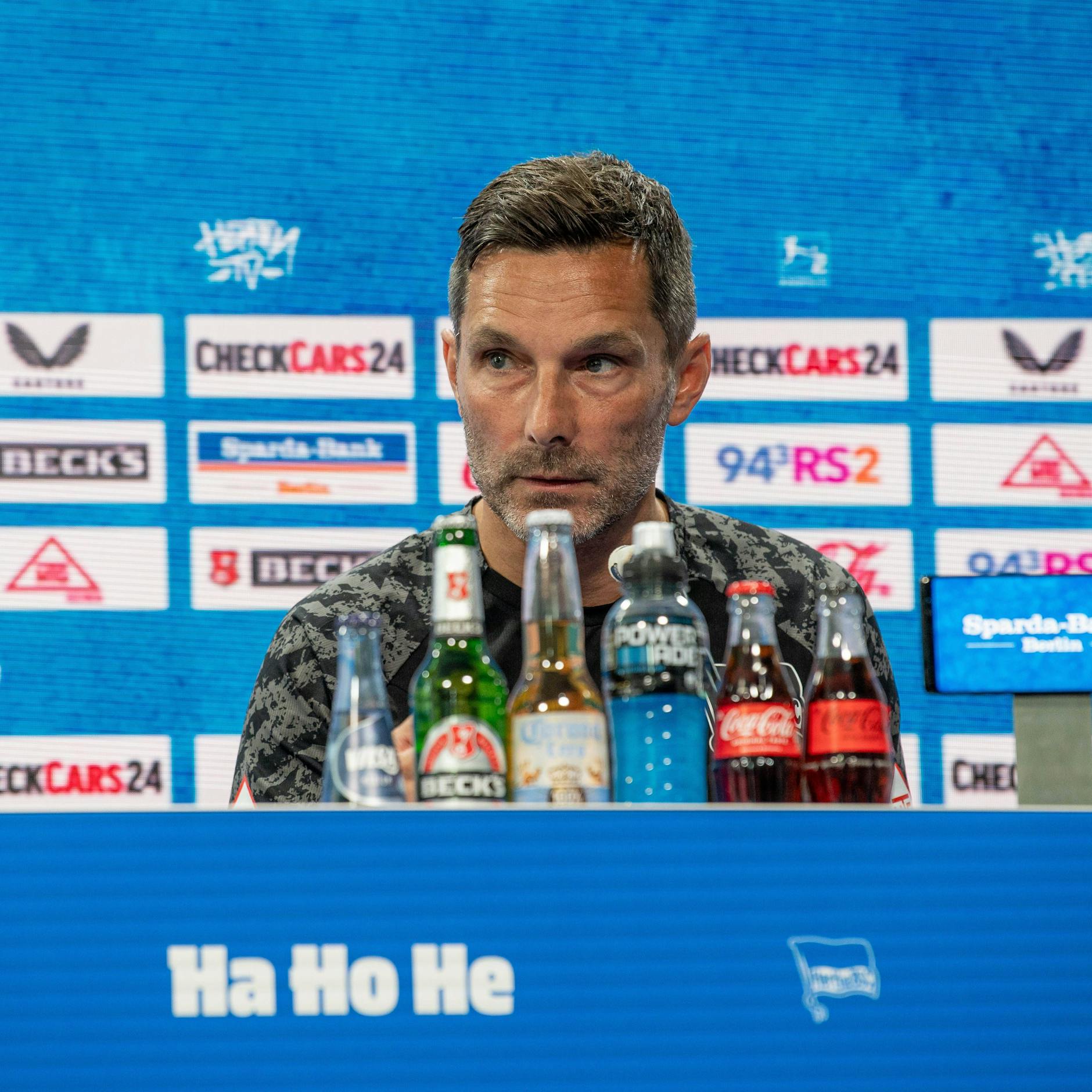 Hertha-Trainer Stefan Leitl muss beim Pokalspiel in Münster auf zehn Spieler verzichten.
