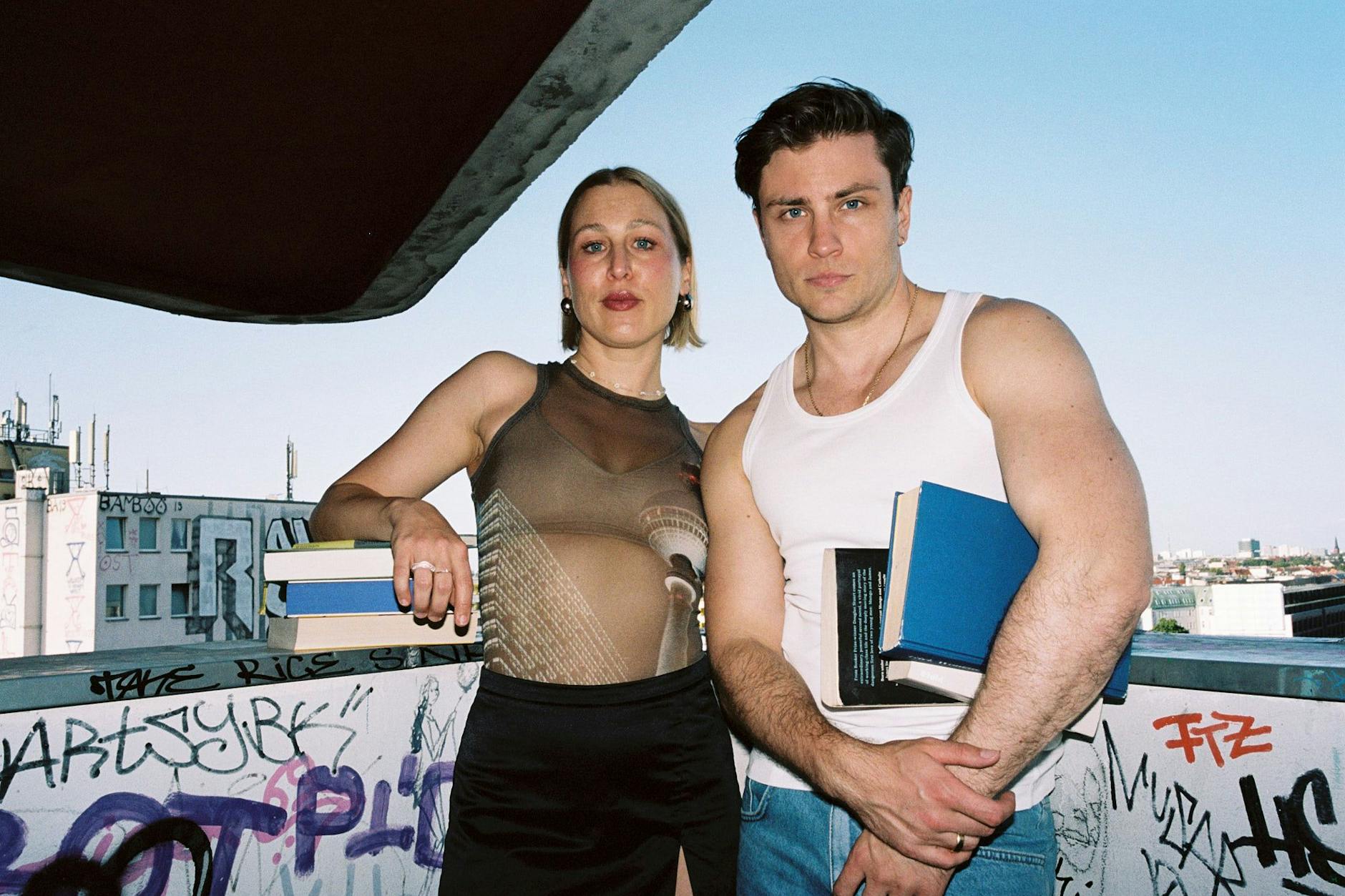 In Kreuzberg fühlen sich Schümann und seine Podcast-Freundin Kara Wolf am wohlsten.