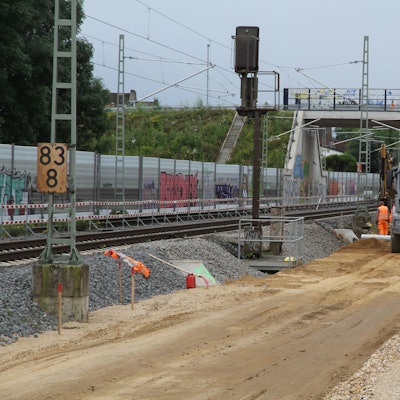 Seit Jahren laufen die Arbeiten zur Verlängerung der S-Bahn-Linie 13. Eine direkte Anbindung von Bonn an den Flughafen ist allerdings noch in weiter Ferne.