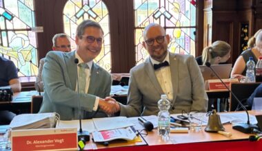 OB Alexander Vogt (l.) und der neue Ratsvorsitzende Guido Haak