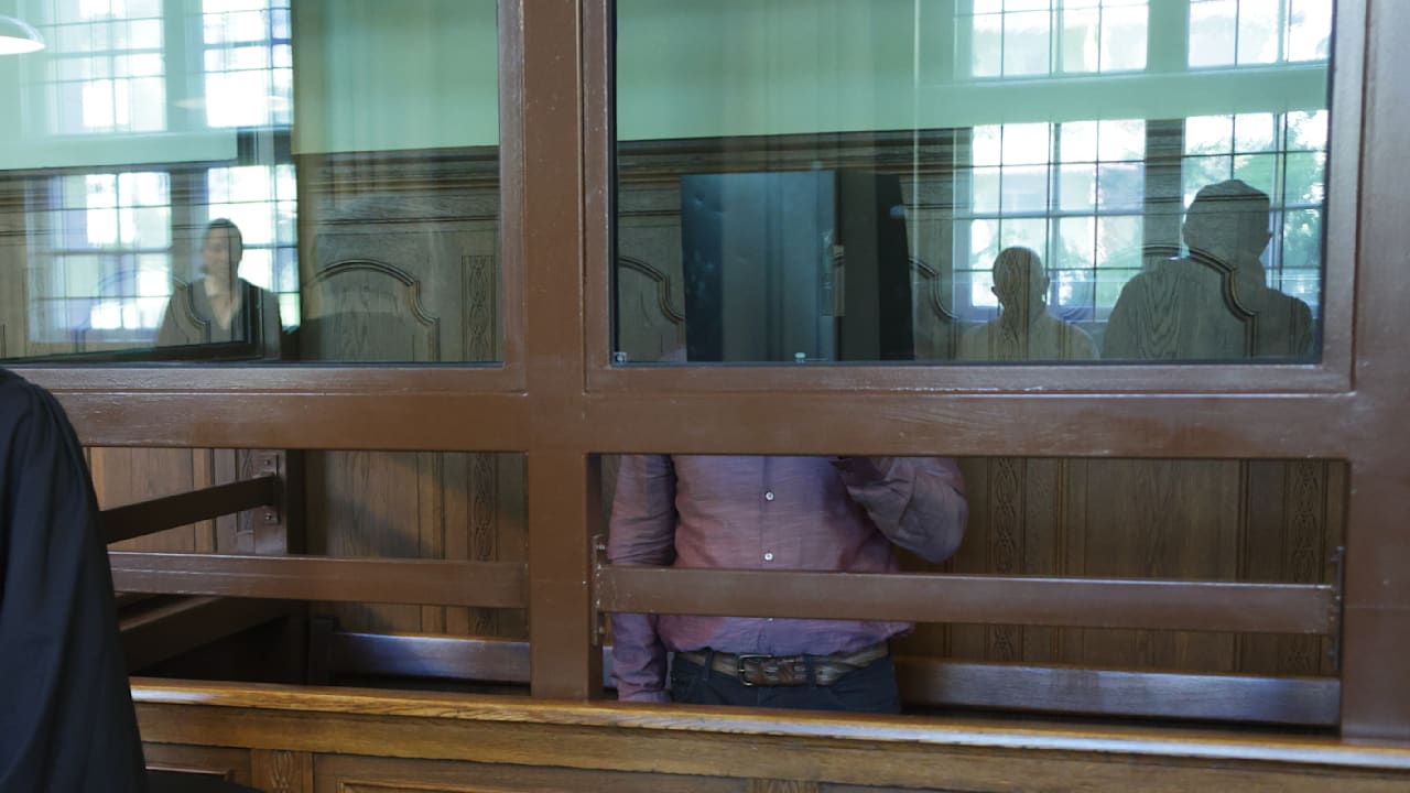 6 Jahre Haft: Räuber bricht Verkäufer von Karls Erdbeerhof die Nase | Regional