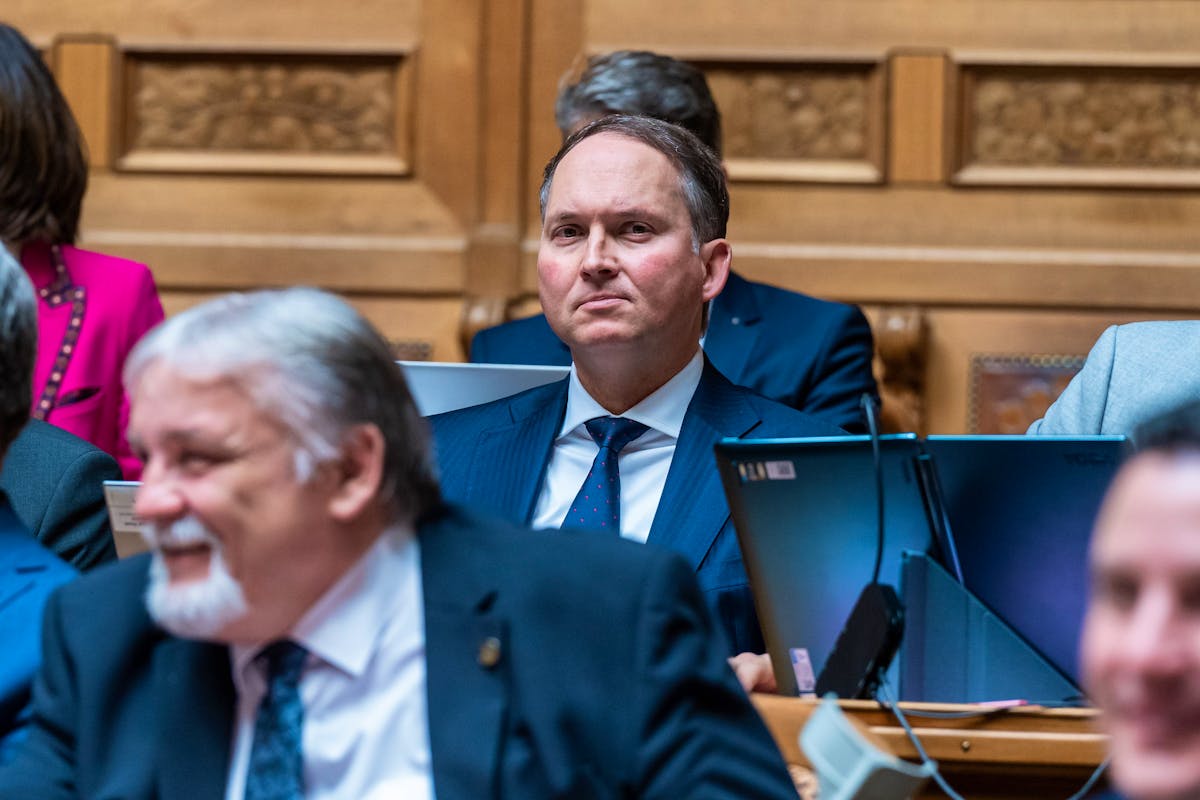 Damit ist auch FDP-Nationalrat Simon Michel einverstanden und möchte am bilateralen Weg festhalten: «Mit den bilateralen Verträgen übernehmen wir das EU-Recht, welches oft sehr weit geht, nur dort, wo wir profitieren und am EU-Binnenmarkt teilnehmen.» (Archivbild)