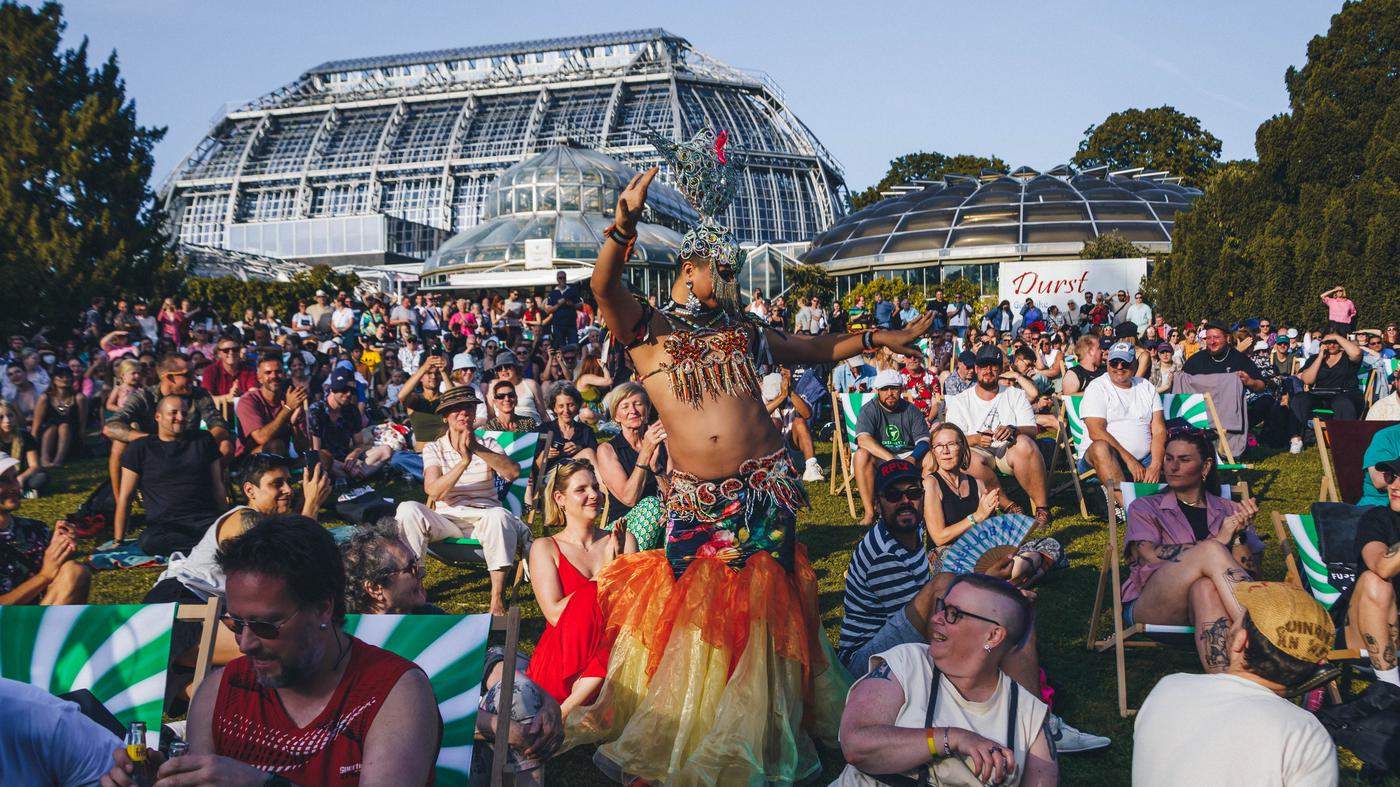 Zum zweiten Mal gibt es im Botanischen Garten ein Drag-Sommerfestival