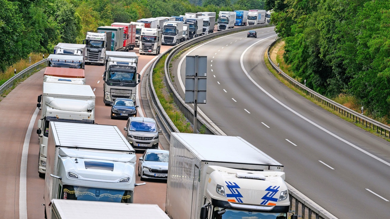 Das kann dauern: Stau auf der A12 in Richtung Polen nahe Frankfurt (Oder)