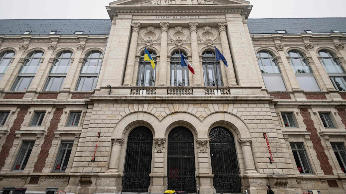 Studentin aus Gaza in Frankreich: Antisemitische Posts? - Politik