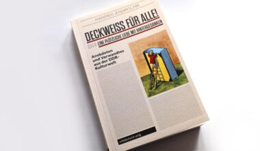 Deckweiß für alle! Manfred Jendryschiks Miniaturen aus der seltsamen DDR-Kulturwelt · Leipziger Zeitung