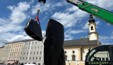 Bilder von Sonntagnachmittag: Die Frauenköpfe werden in ihre Einzelteile zerlegt.
