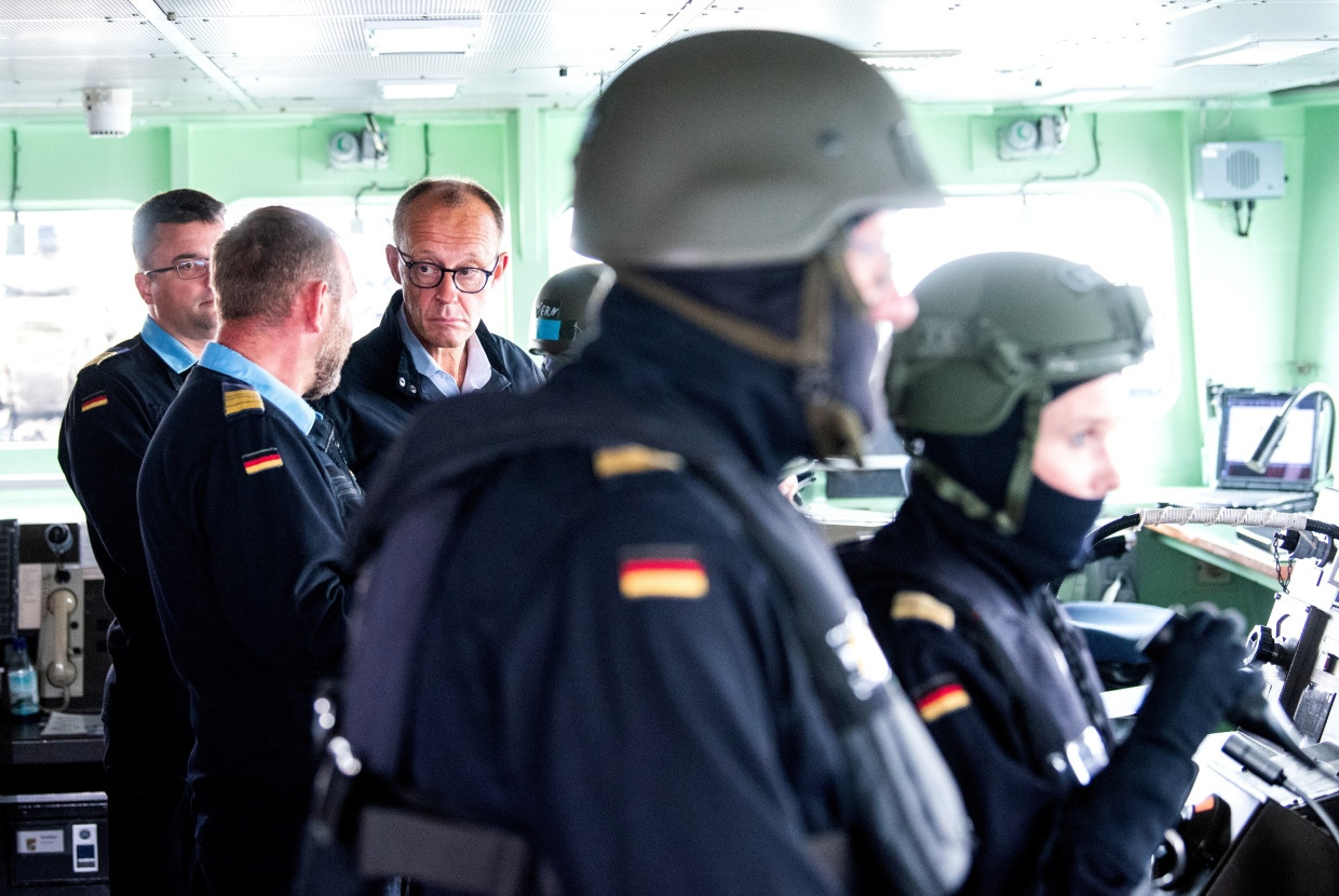 Der Bundeskanzler an Bord der Fregatte „Bayern“ im August 2025