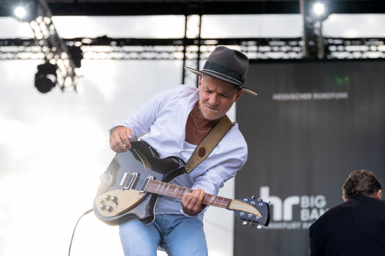 Der Frankfurter Musiker und DJ Shantel war neben Wolfgang Haffner Stargast der hr-Bigband.