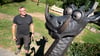 Ein letzter Blick auf den Drachen, für den Bürger und Firmen in Schwerin spendeten.