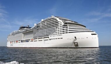 „MSC World Europa“ erreicht Neapel aus eigener Kraft