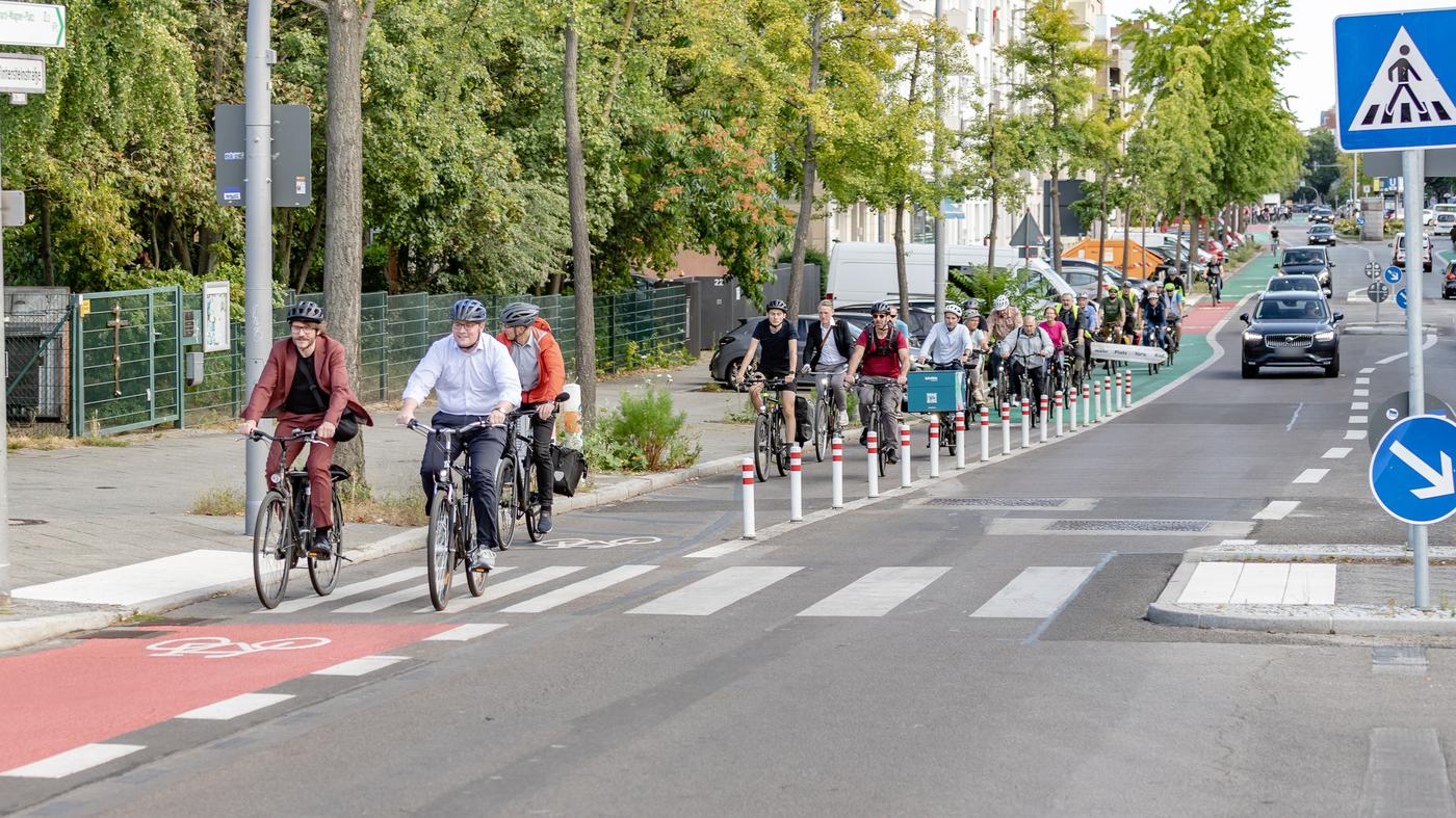 Neuer Radweg in Berlin-Charlottenburg eröffnet