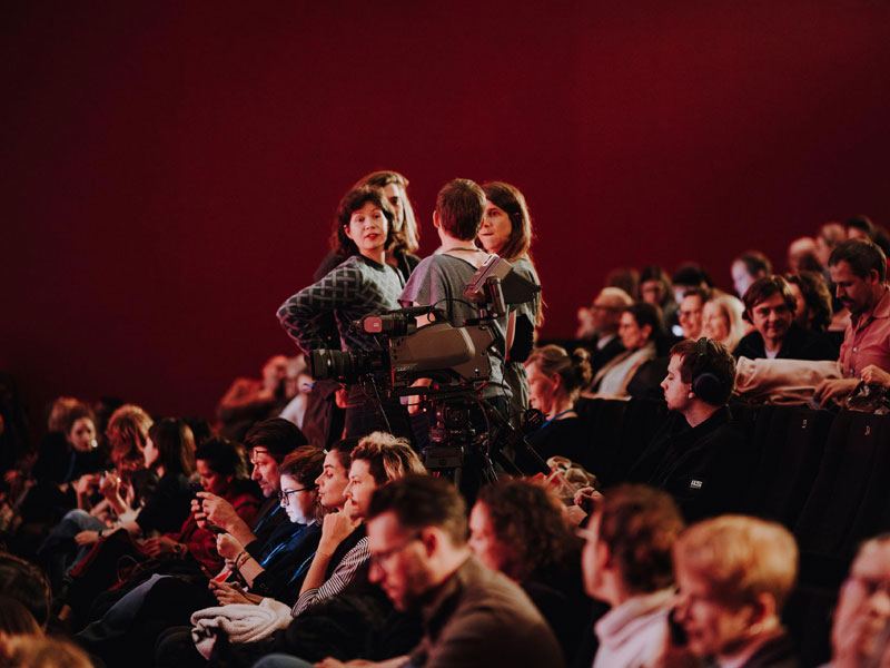 DOK Leipzig hat Spendenziel im Crowdfunding für barrierefreie Filmfassungen erreicht