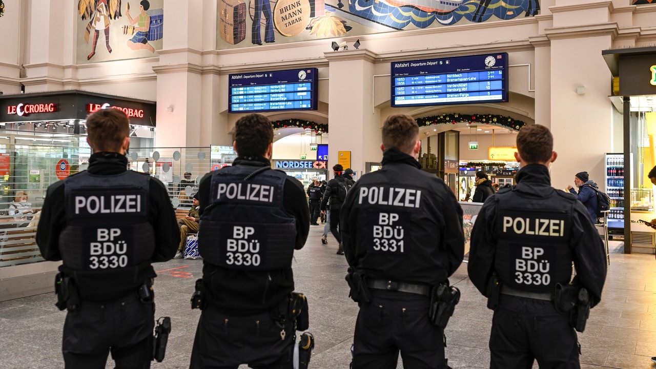 Polizei beschlagnahmt Messer und Drogen am Bremer Hauptbahnhof
